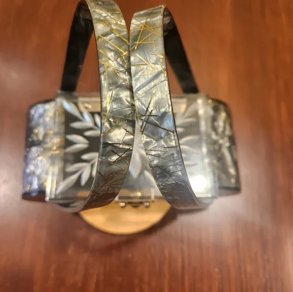 Vintage 1950s Lucite Confetti Bag carved panel top and hand strap - Picture 6 of 10